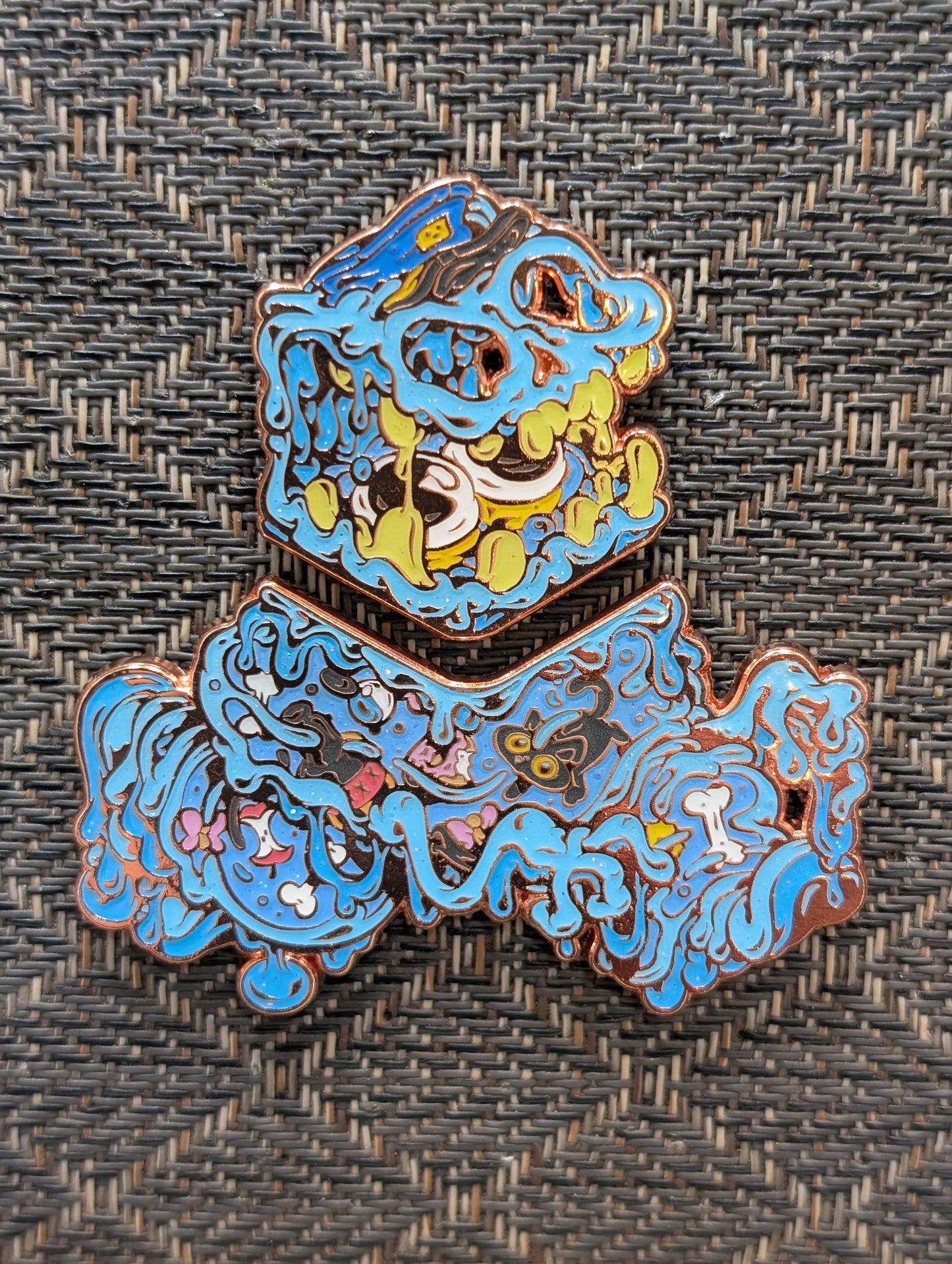  LE 50 ONE MANS TREASURE COPPER PLATED VARIANT HATPIN