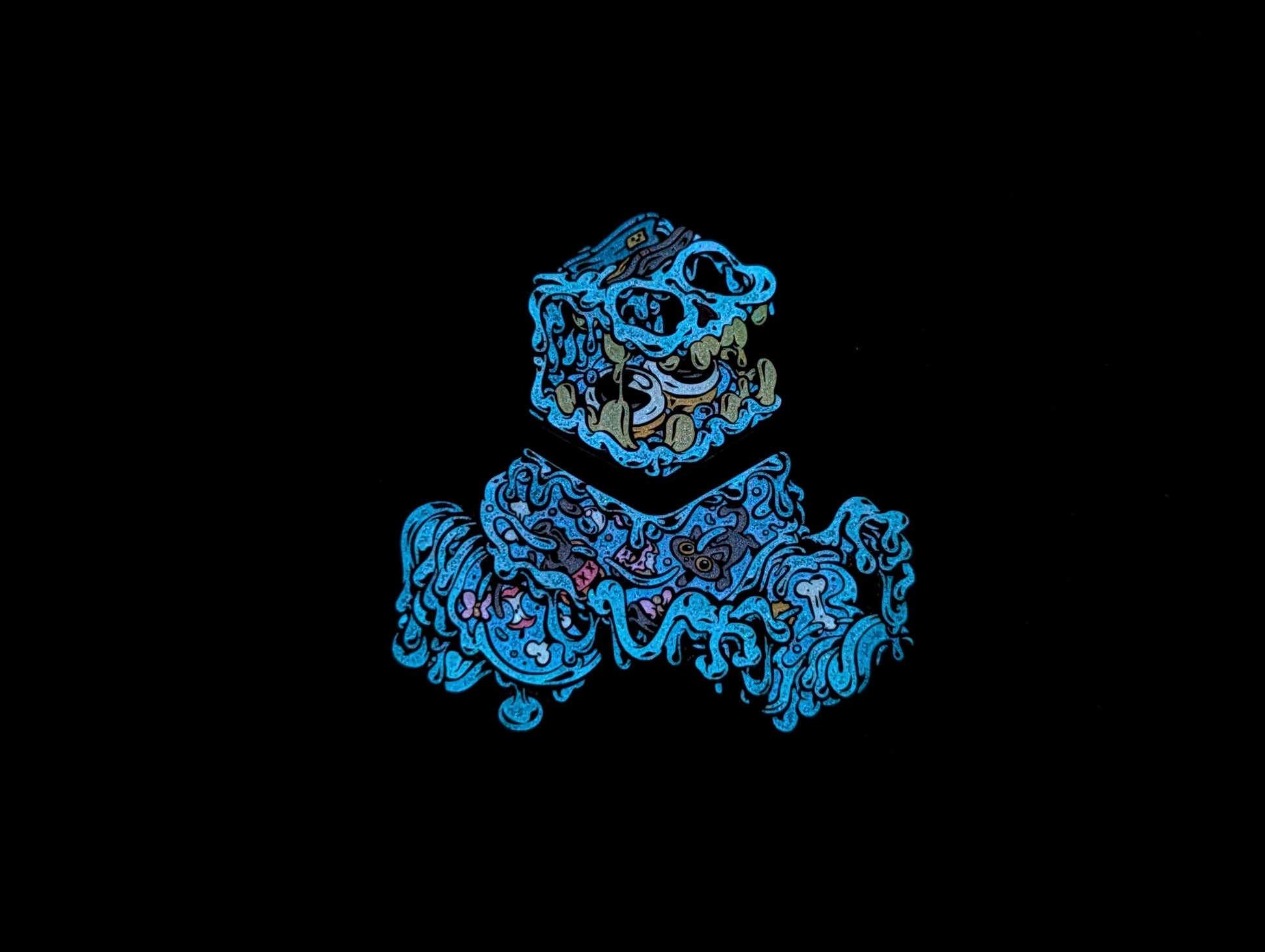  LE 50 ONE MANS TREASURE COPPER PLATED VARIANT HATPIN GLOW IN DARK